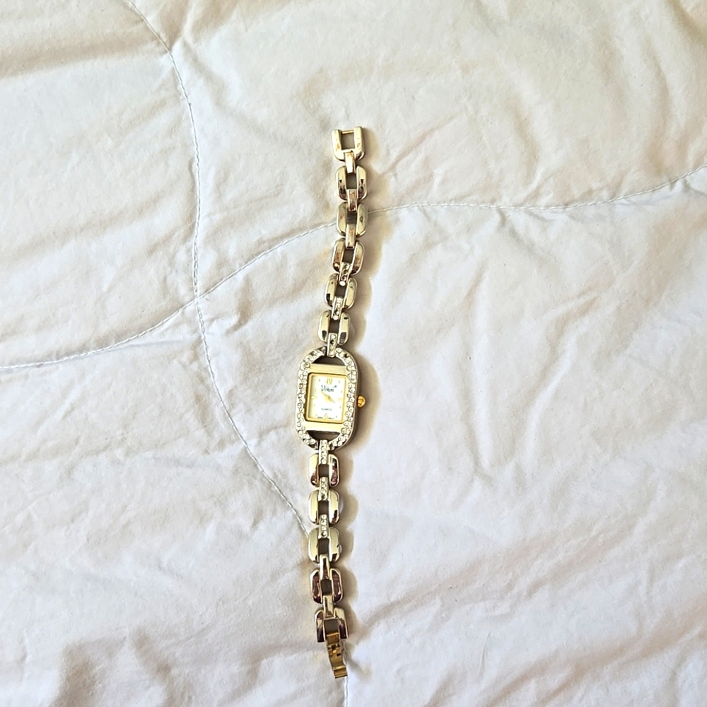 Watch. Womens Viviani quartz watch.